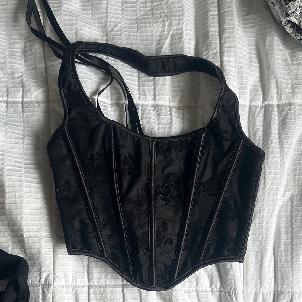 SHEIN Black Floral Crop Top